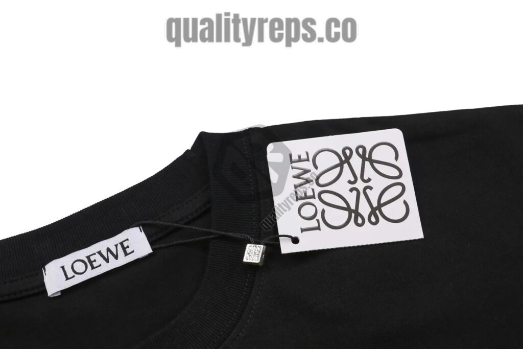 L Dotted Floral Logo Heat-Sealed T-Shirt (White/Black) Quality Reps