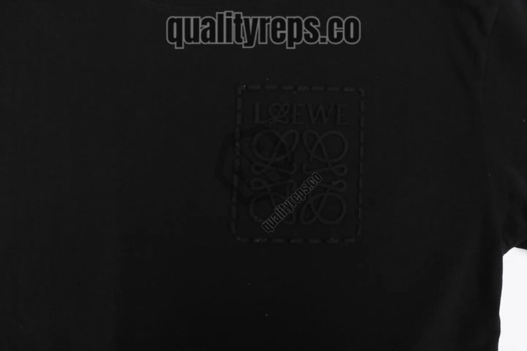 L Dotted Floral Logo Heat-Sealed T-Shirt (White/Black) Quality Reps