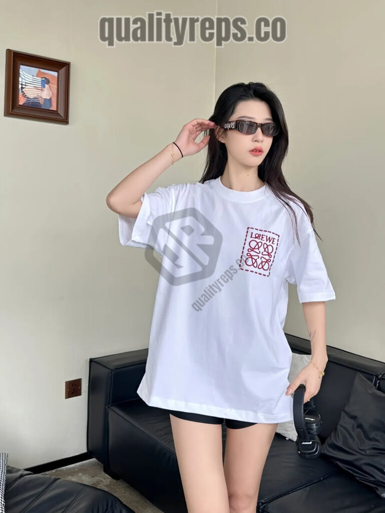 L Dotted Floral Logo Heat-Sealed T-Shirt (White/Black) Quality Reps