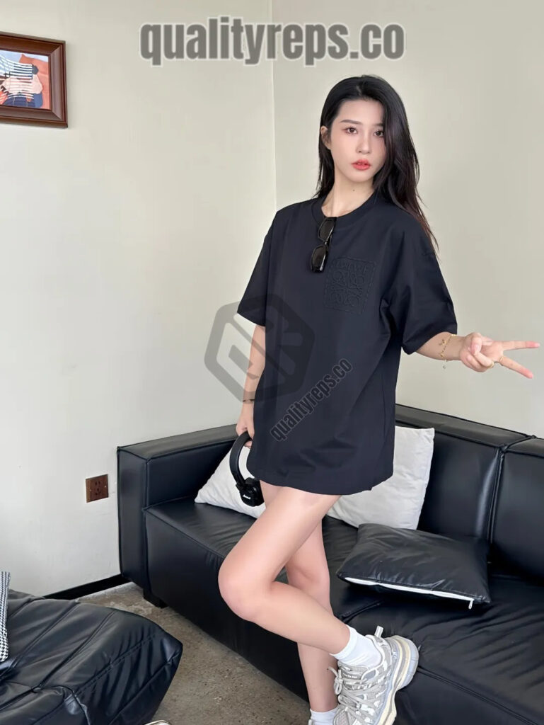 L Dotted Floral Logo Heat-Sealed T-Shirt (White/Black) Quality Reps