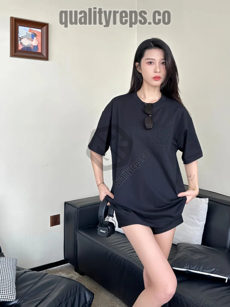 L Dotted Floral Logo Heat-Sealed T-Shirt (White/Black) Quality Reps