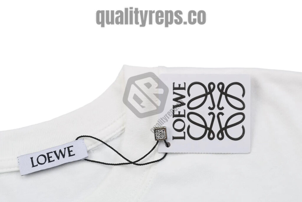 L Dotted Floral Logo Heat-Sealed T-Shirt (White/Black) Quality Reps